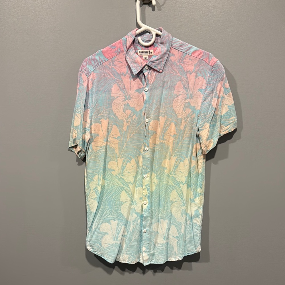 The Endless Summer Men’s Size Medium Tropical Hibiscus Short Sleeve Shirt.
